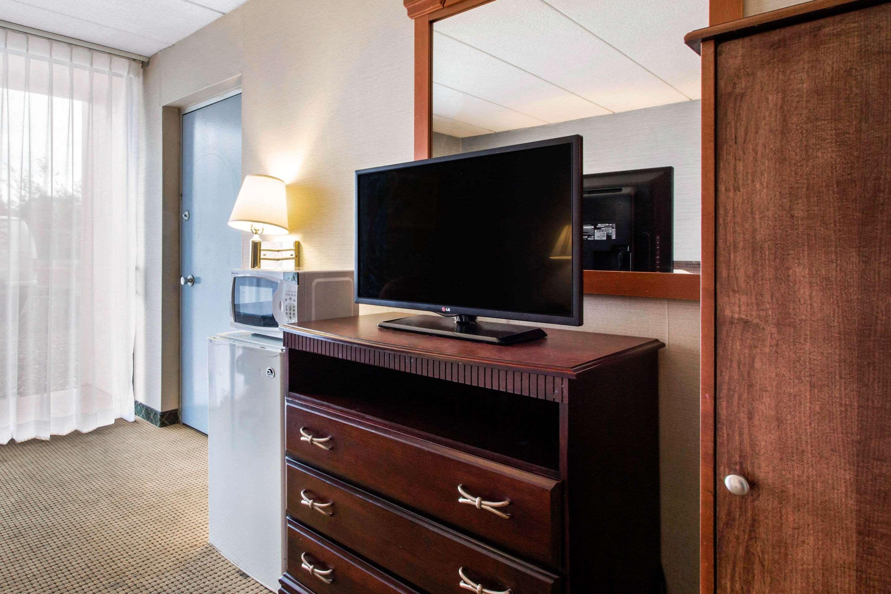Quality Inn Уест Спрингфийлд Екстериор снимка