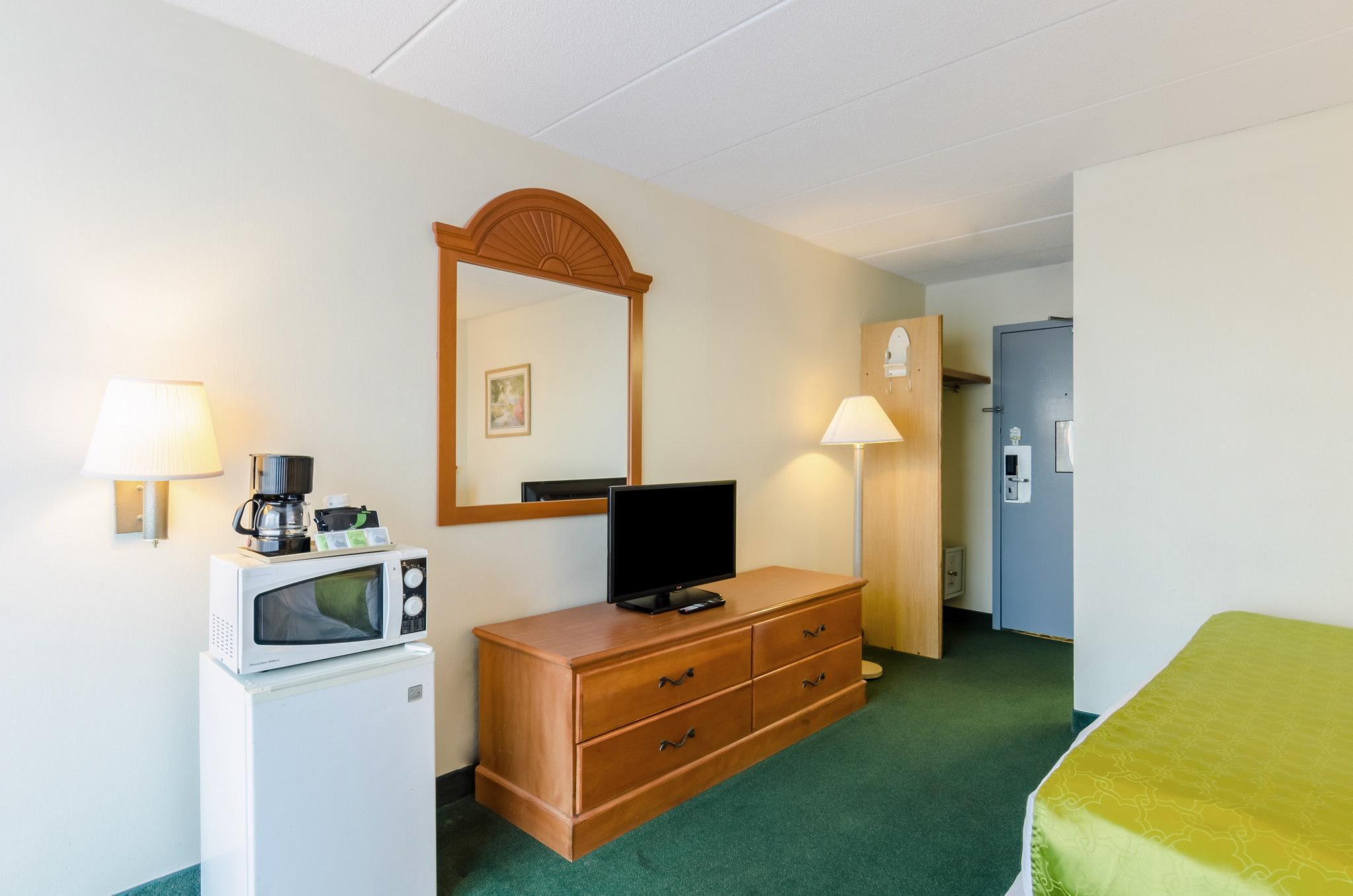Quality Inn Уест Спрингфийлд Екстериор снимка